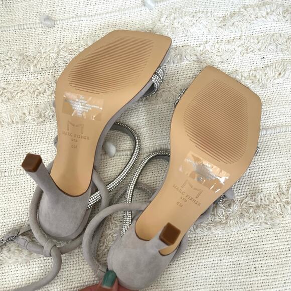 NWT Marc Fisher Debbie Sandal heels in taupe size 6 - Picture 8 of 9